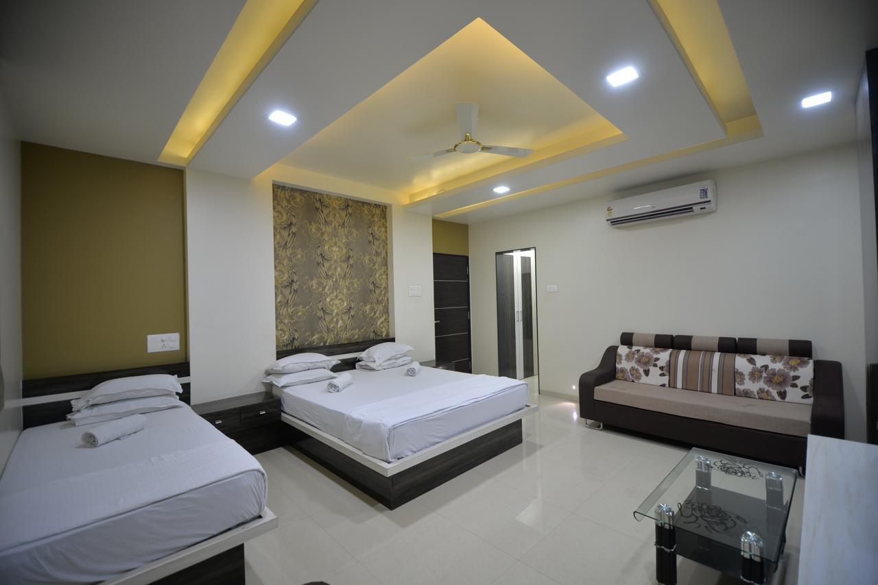 Hotel Radhe Krishna 索拉普 外观 照片