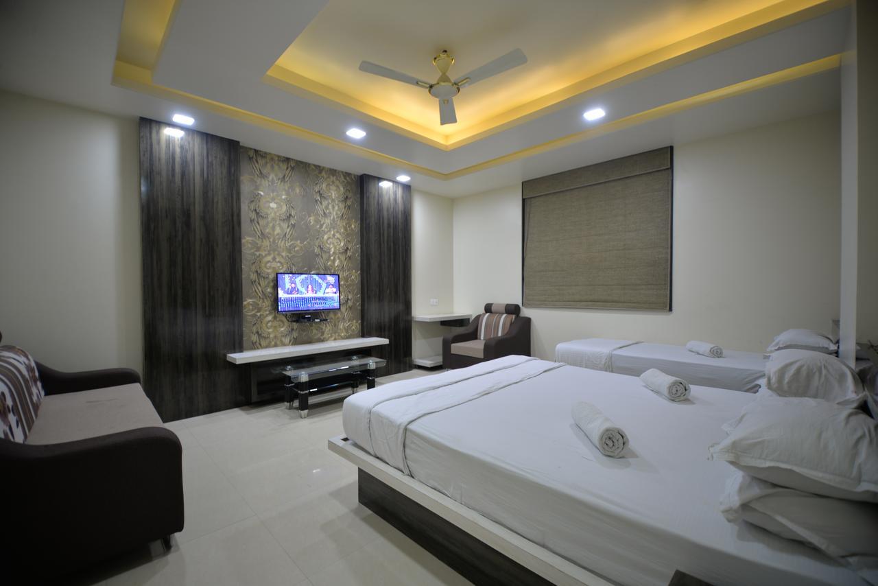 Hotel Radhe Krishna 索拉普 外观 照片