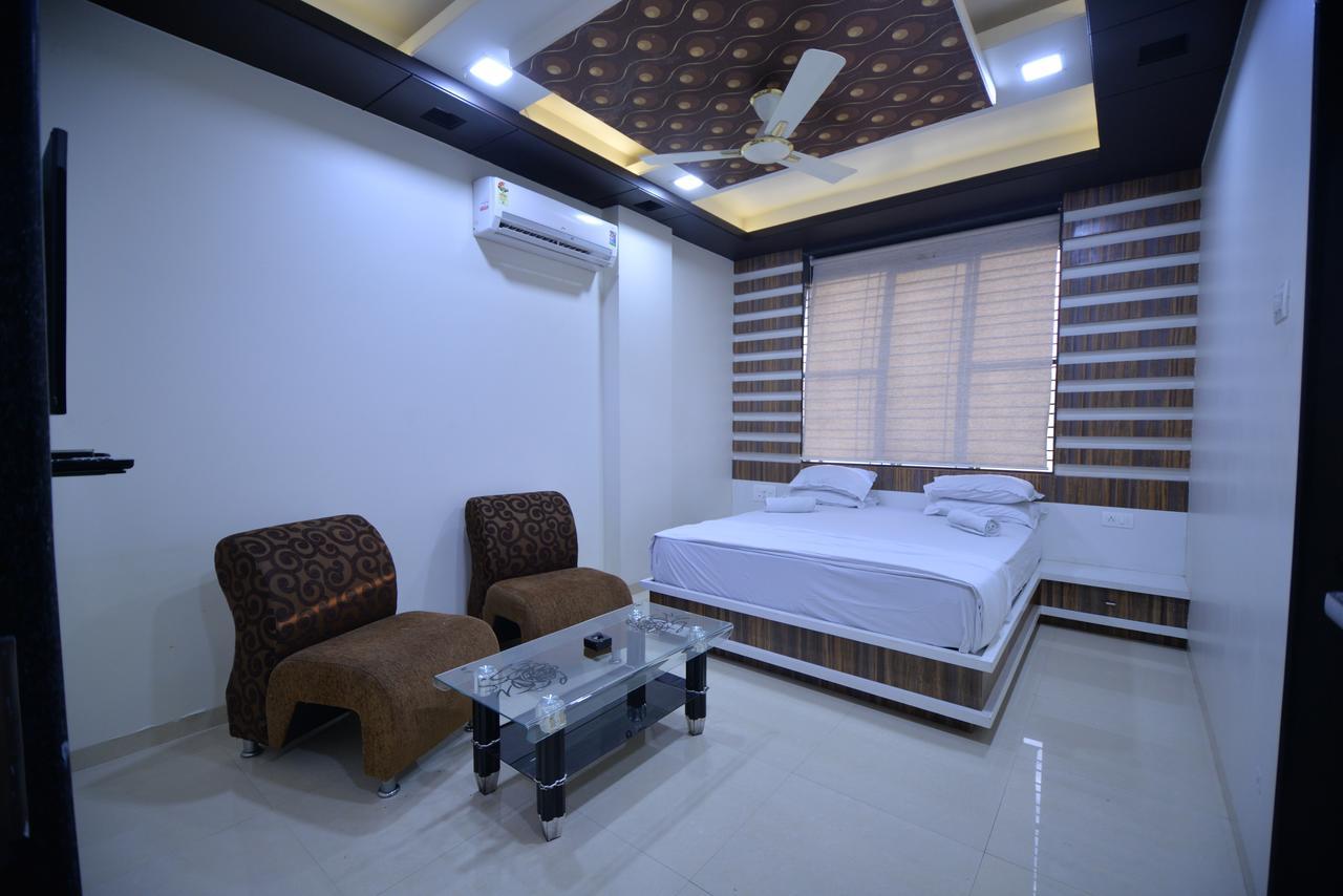 Hotel Radhe Krishna 索拉普 外观 照片