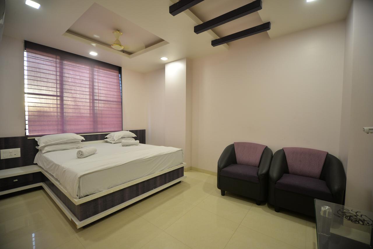 Hotel Radhe Krishna 索拉普 外观 照片