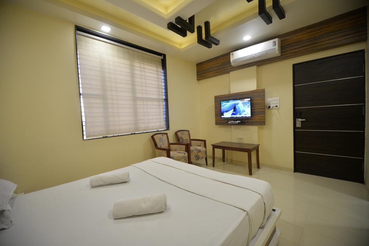 Hotel Radhe Krishna 索拉普 外观 照片