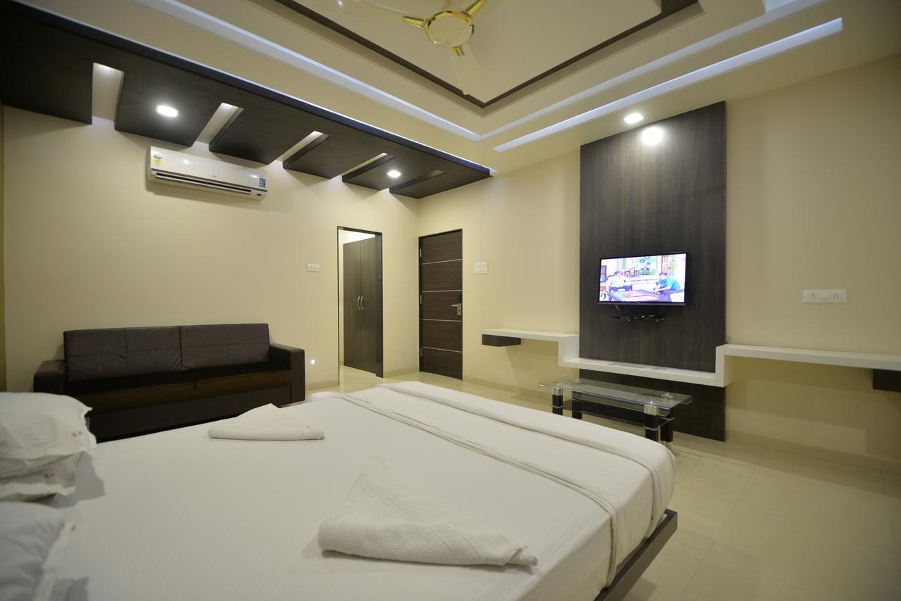 Hotel Radhe Krishna 索拉普 外观 照片