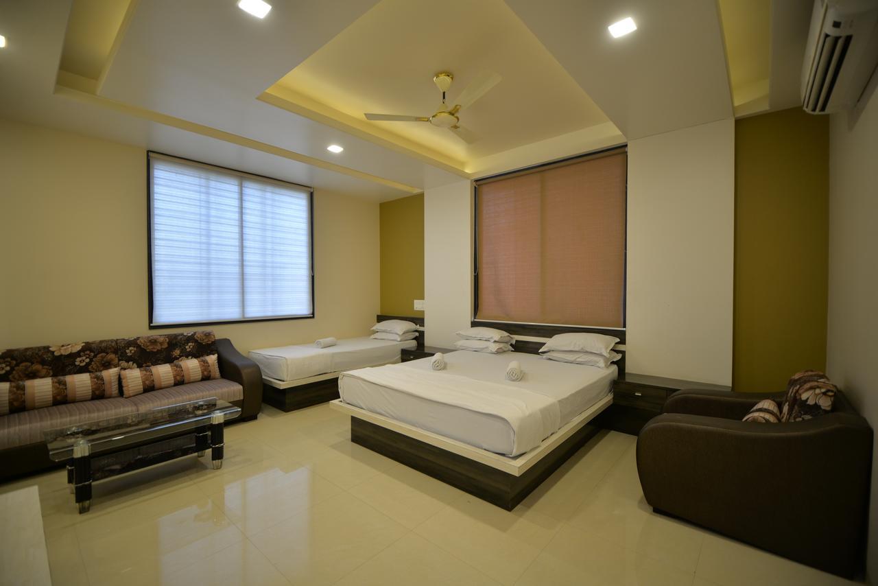 Hotel Radhe Krishna 索拉普 外观 照片